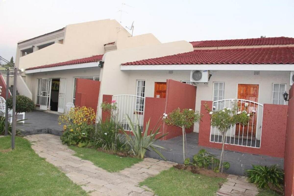 Flamboyant Guest Lodge garden and suites